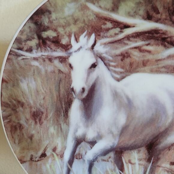 Tone World 2001 Hautman Brothers Collector Plate 8 1/4" Beautiful White Horse - Picture 3 of 7